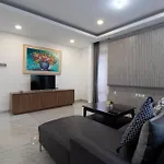 Family Only Villa Private Pool With City View - De Reiz Ara Syariah 4Br