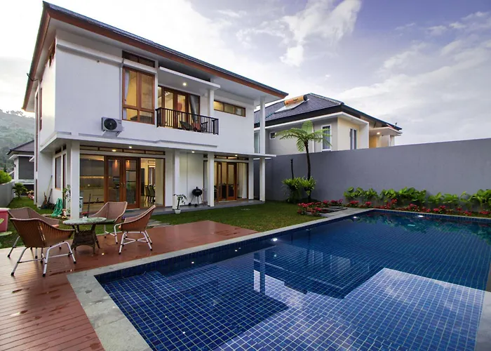 Family Only Villa Private Pool With City View - De Reiz Ara Syariah 4Br