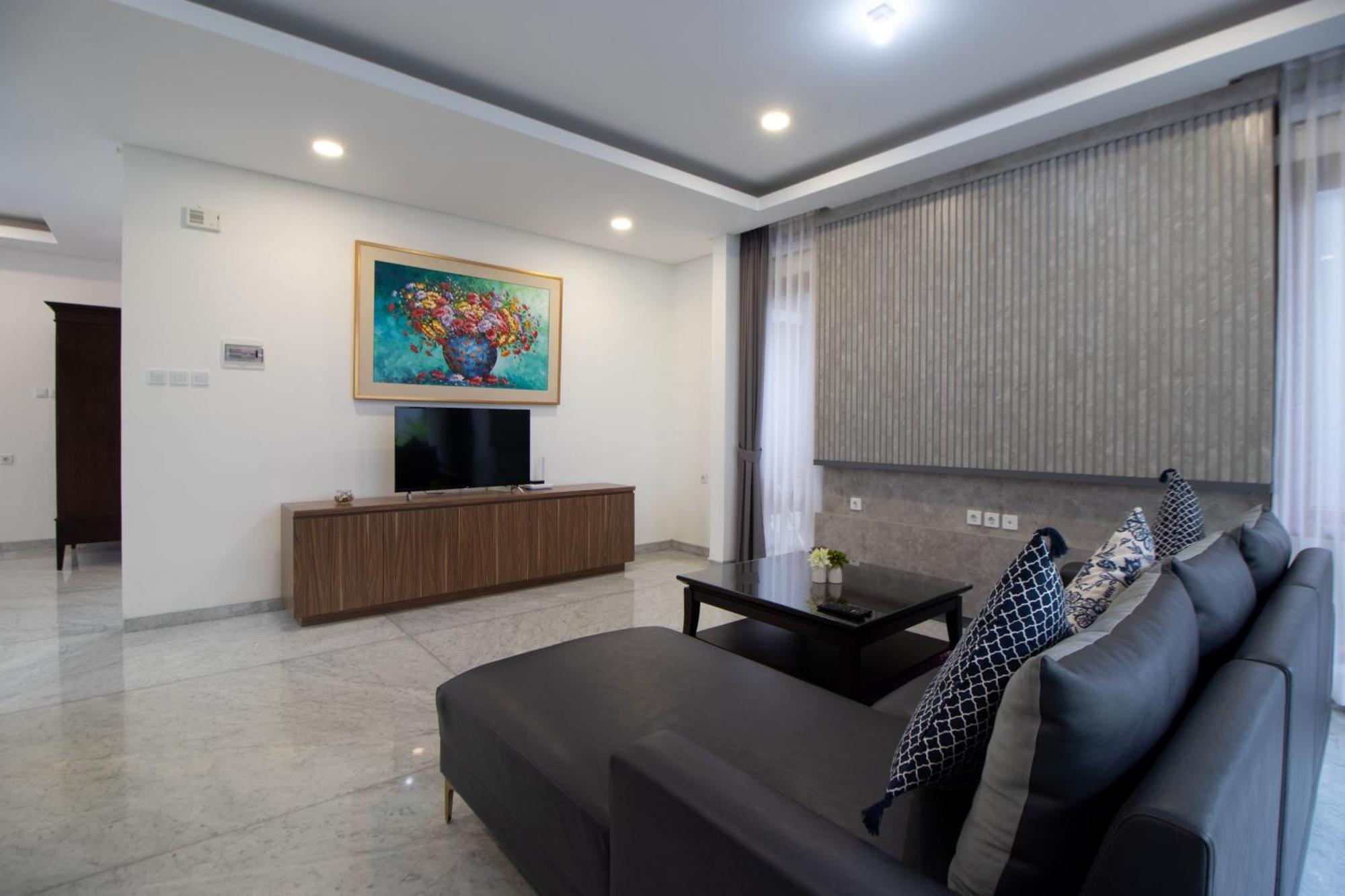 Villa Family Only Private Pool With View - De Reiz Ara Syariah 4br *