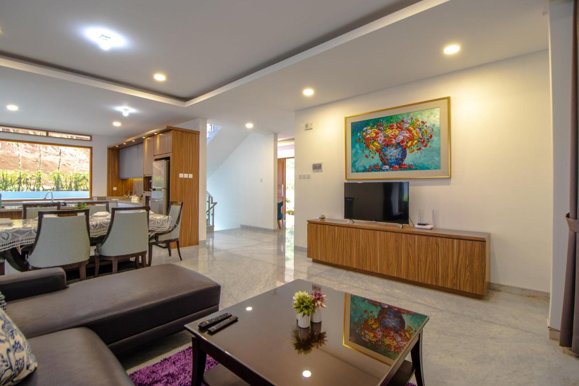 Villa Family Only Private Pool With View - De Reiz Ara Syariah 4br *