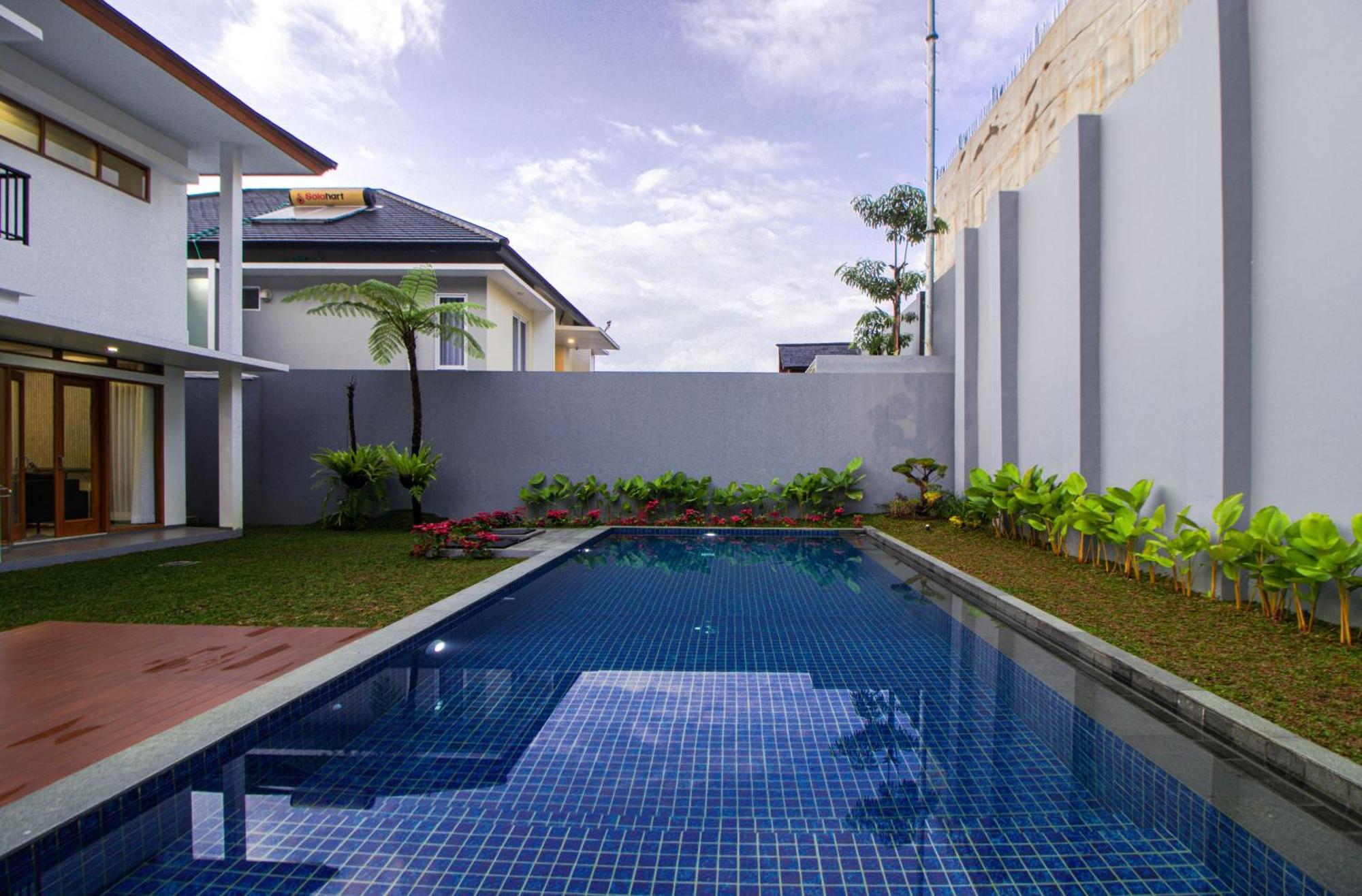 Villa Family Only Private Pool With View - De Reiz Ara Syariah 4br Bandung