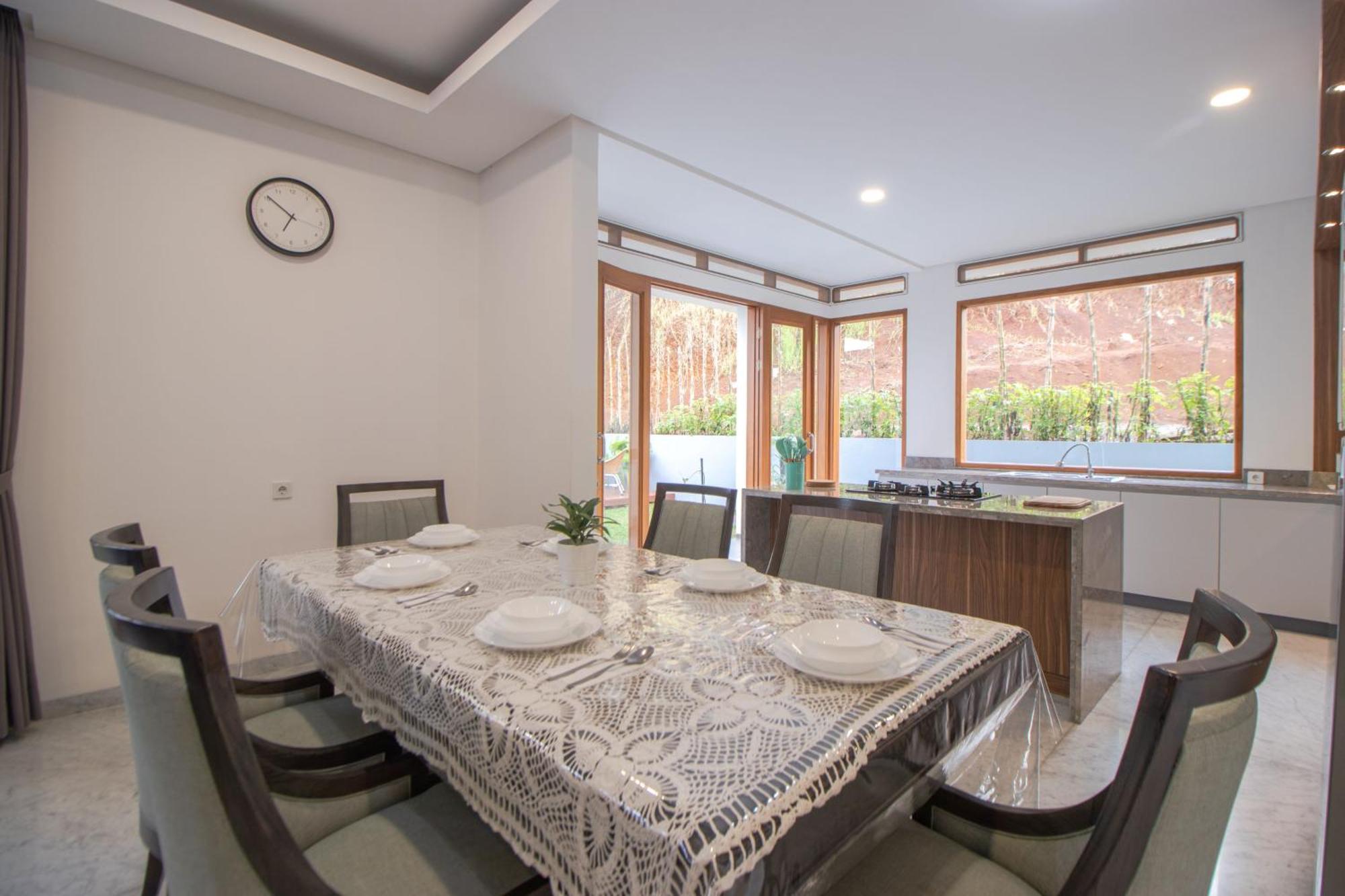 Family Only Private Pool With View - De Reiz Ara Syariah 4br Villa