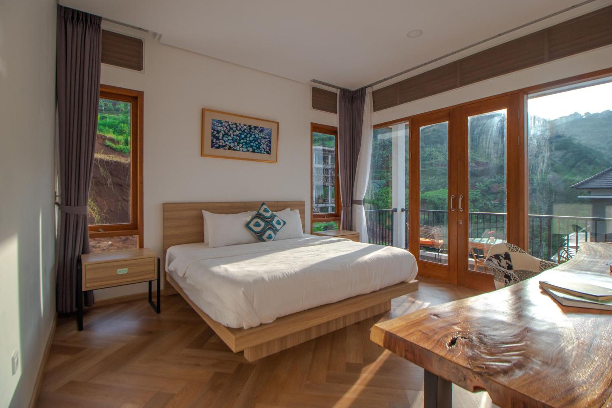Villa Family Only Private Pool With View - De Reiz Ara Syariah 4br Bandung