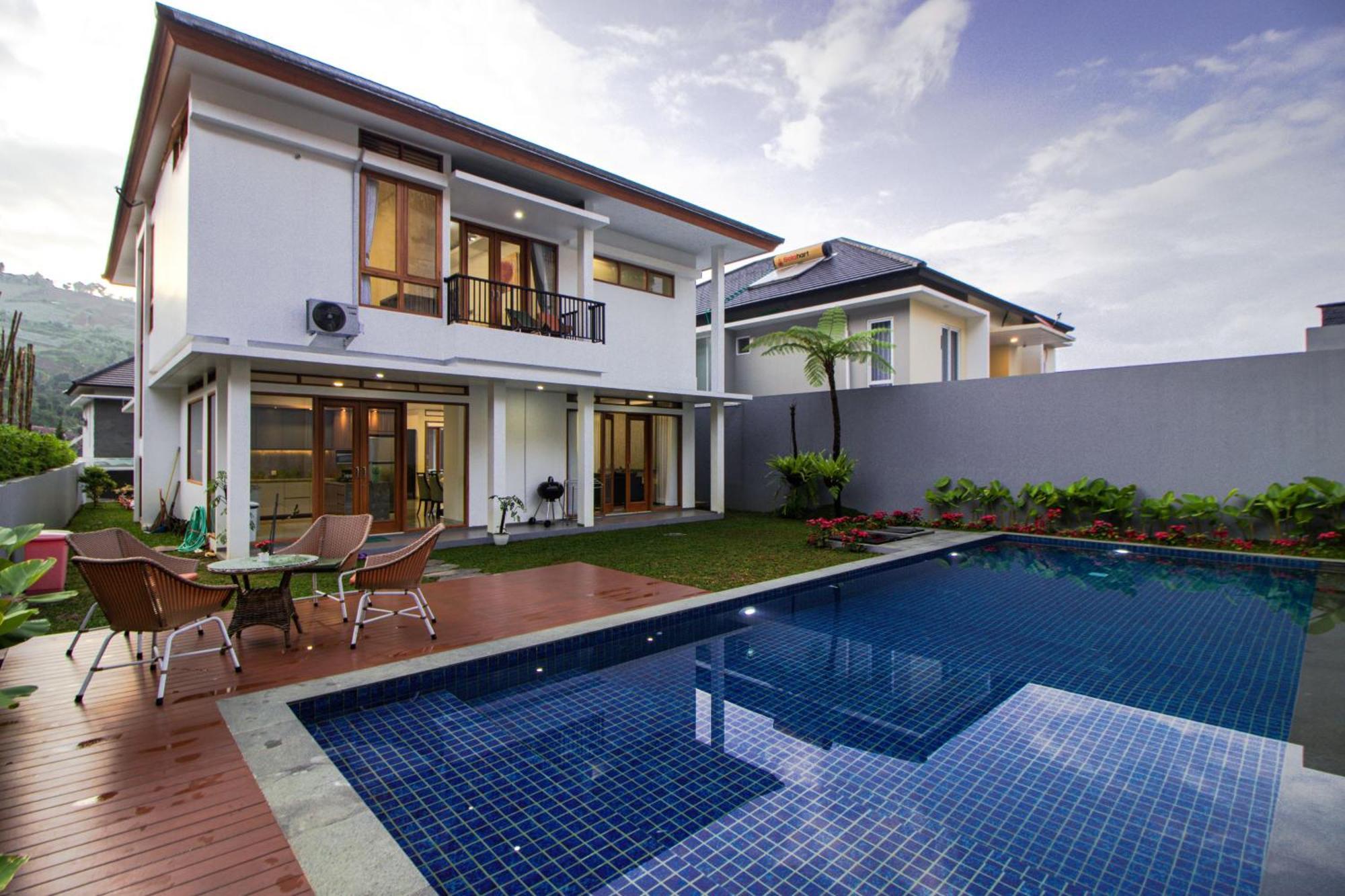 Villa Family Only Private Pool With View - De Reiz Ara Syariah 4br *